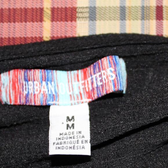 Urban Outfitters Crop Top Black Twist-Front Bralette Style | Women’s Size Medium - Picture 7 of 7